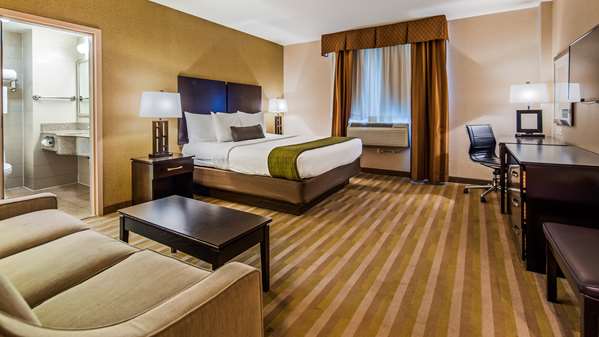 Suite - Best Western Plus Plaza Hotel Long Island City Queens