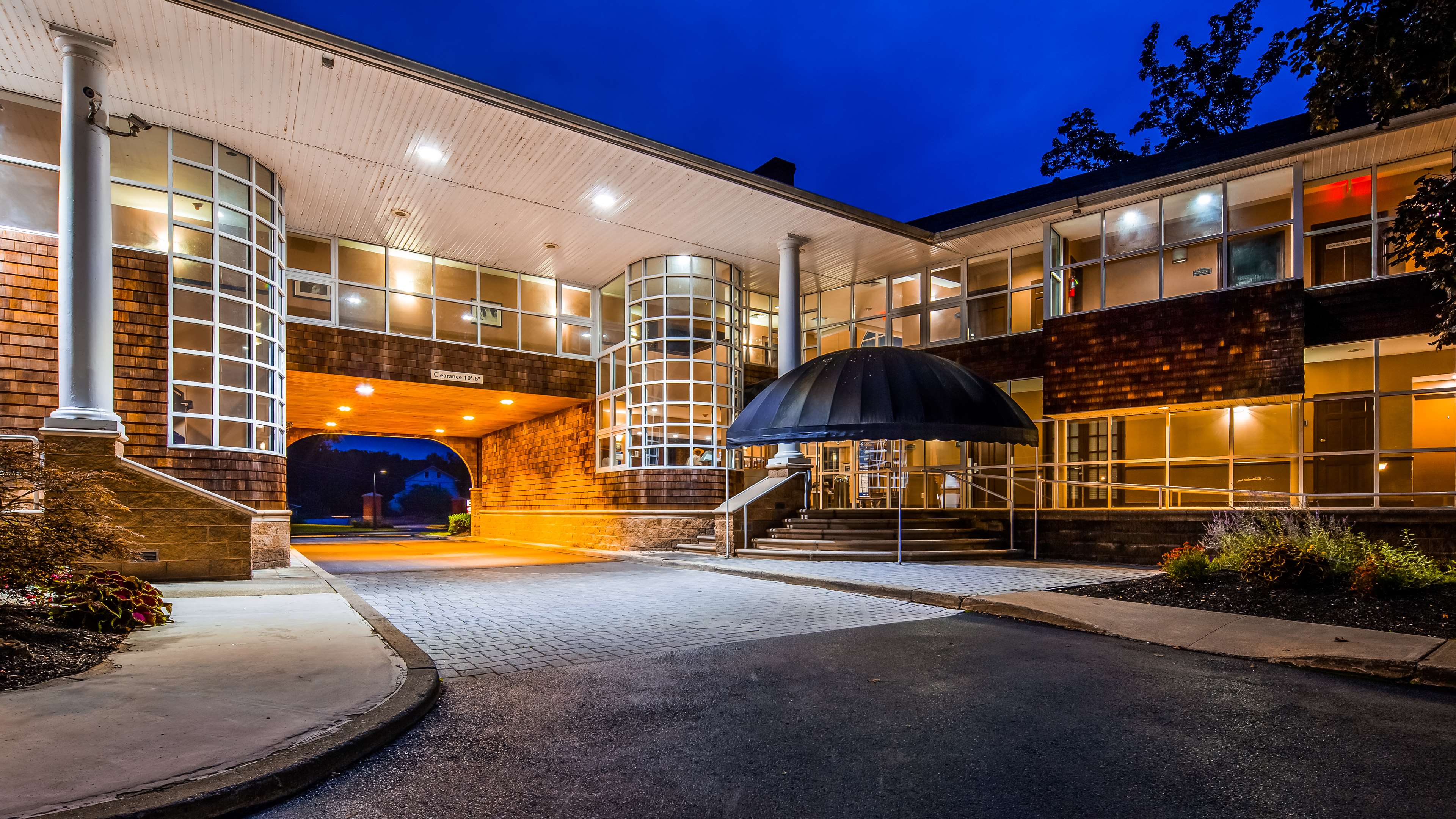Best Western Plus The Inn  Suites at the Falls