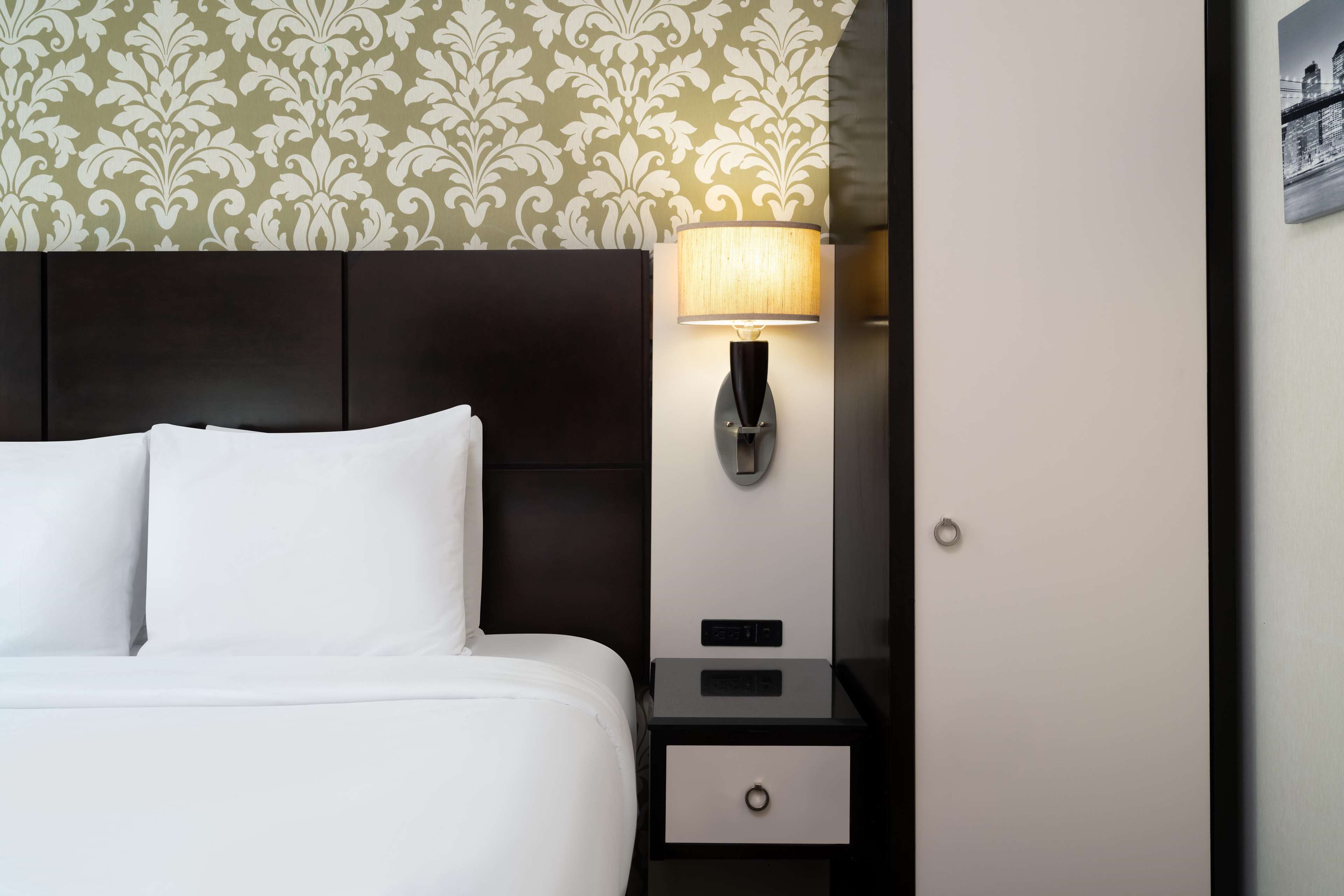Best Western Premier Herald Square Room Type - 1 King Bed, Non-Smoking, Wi-Fi