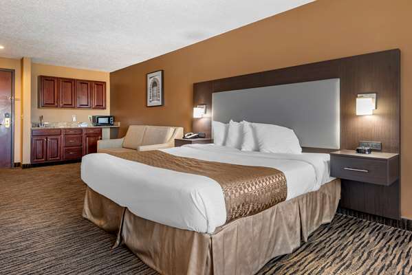  - Best Western The Inn at the Fairgrounds Syracuse - I-690, Exit 6 & 7