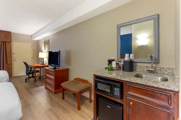  - Best Western Plus Cary Inn - I-40, Exit 293