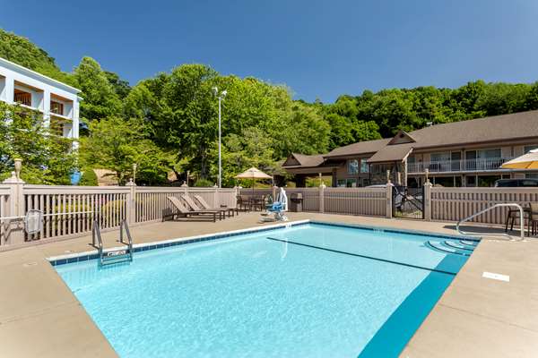 Pool - Best Western Smoky Mountain Inn Waynesville