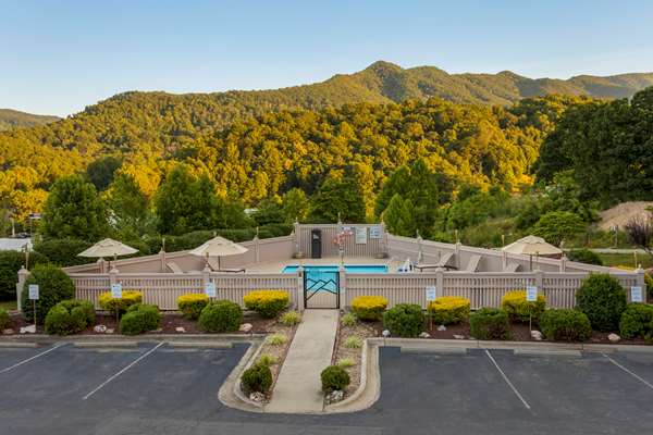 Pool - Best Western Smoky Mountain Inn Waynesville