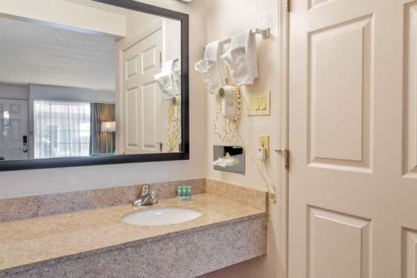  - Best Western Hendersonville Inn - I-26, Exit 49