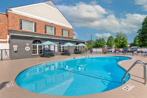 Pool - Best Western Hendersonville Inn - I-26, Exit 49