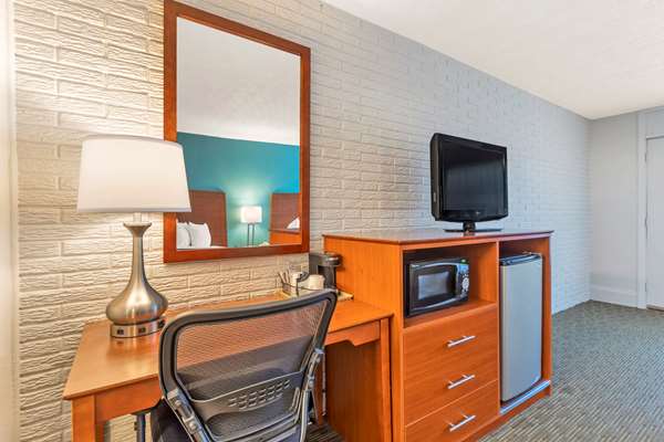  - Best Western Hendersonville Inn - I-26, Exit 49