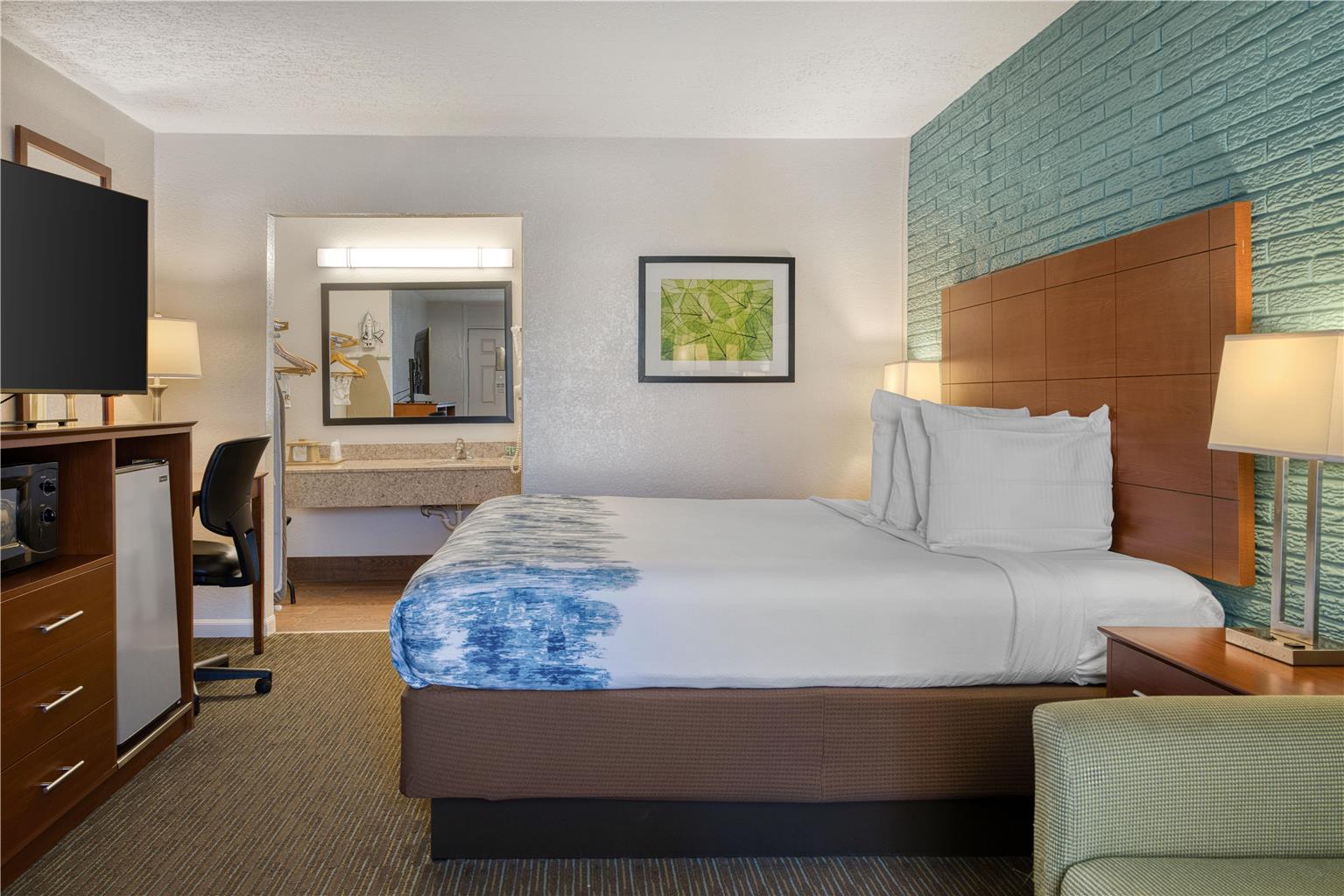 Best Western Hendersonville Inn-guestroom-Guest Room,On-Site.jpg