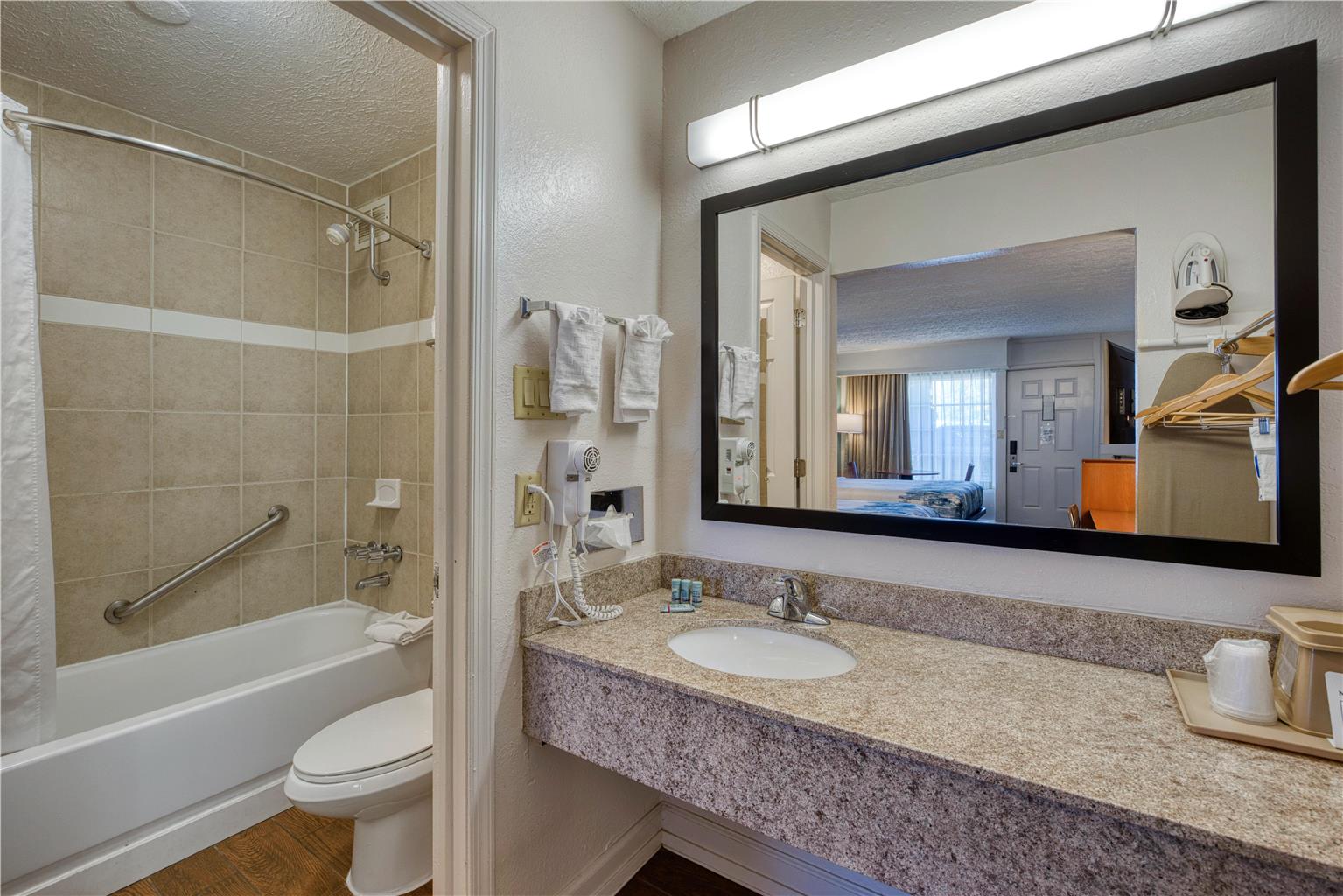Best Western Hendersonville Inn-guestroom-Guest Room,Bathroom,On-Site.jpg