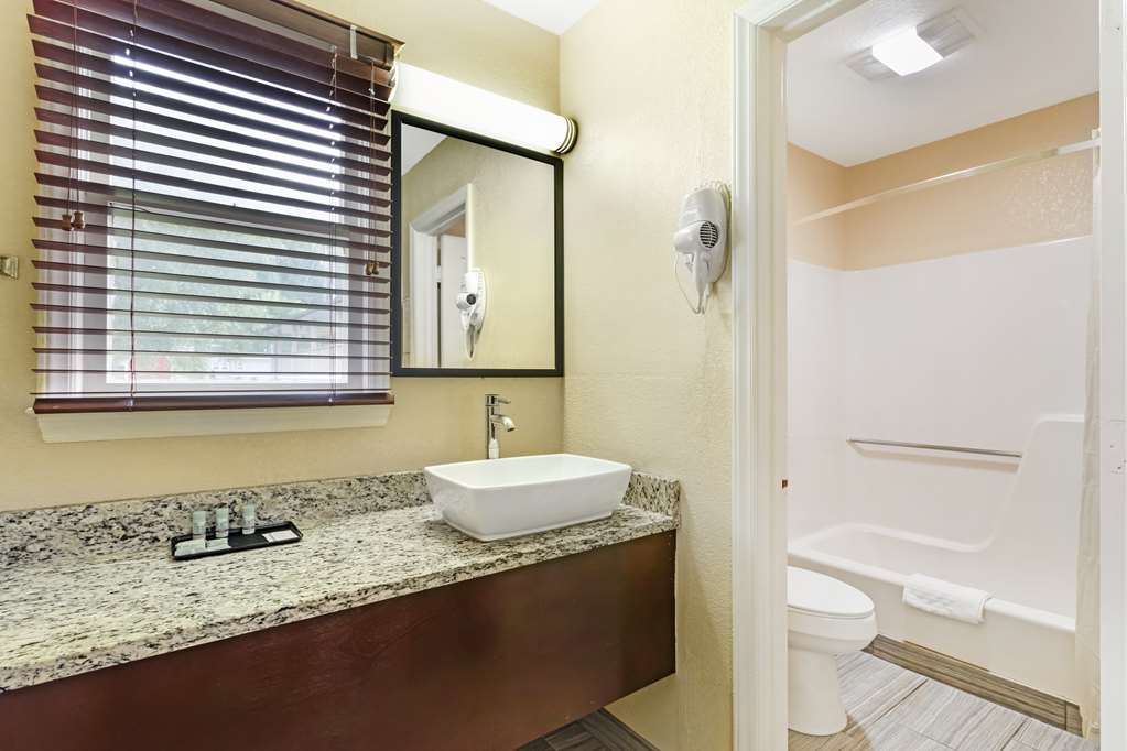Best Western Mountainbrook Inn-guestroom-Guest Room,Bathroom,On-Site.jpg