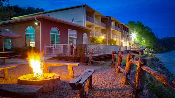  - Best Western Plus River Escape Inn & Suites Dillsboro