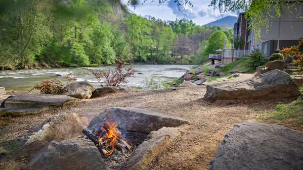  - Best Western Plus River Escape Inn & Suites Dillsboro