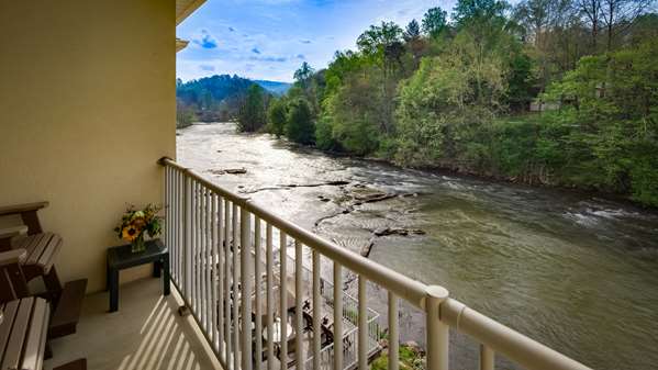  - Best Western Plus River Escape Inn & Suites Dillsboro