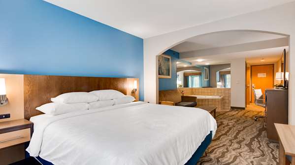  - Best Western Plus River Escape Inn & Suites Dillsboro