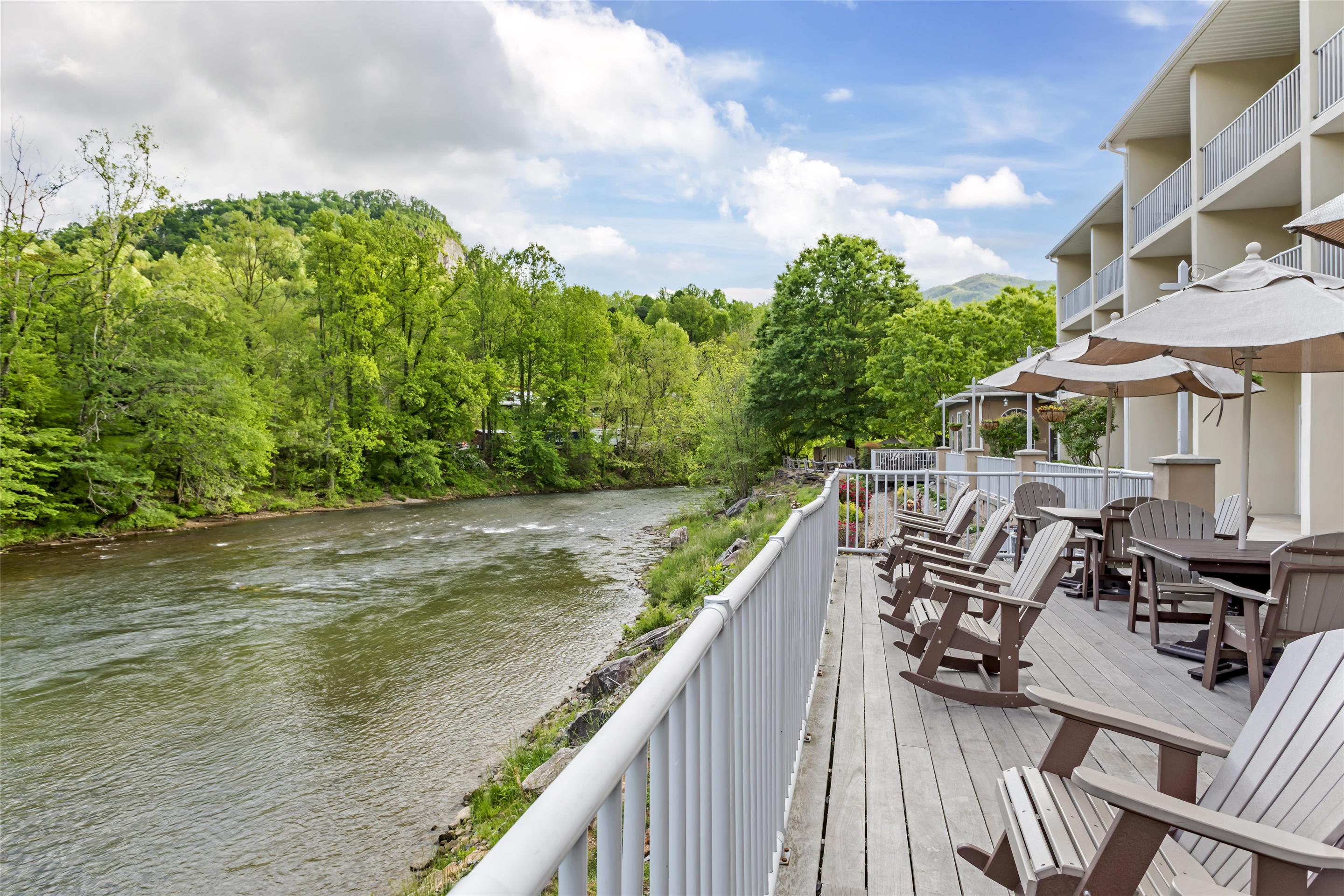 Exterior | Best Western Plus River Escape Inn & Suites