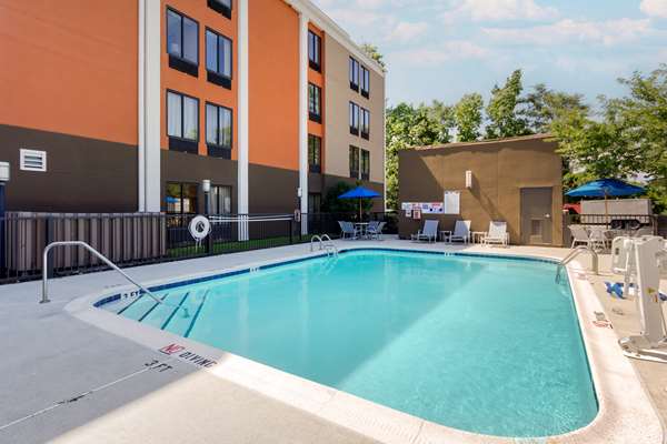 Pool - Best Western Plus UNC Wilmington Hotel