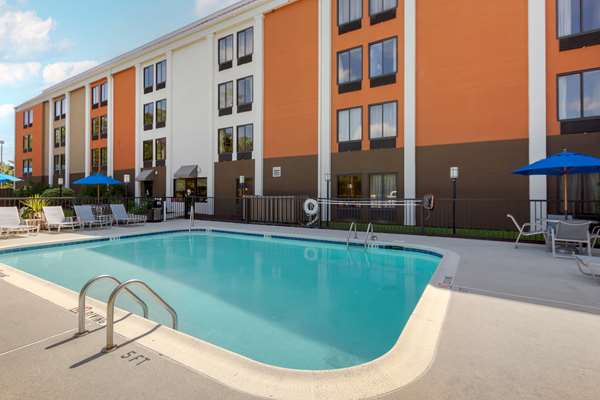 Pool - Best Western Plus UNC Wilmington Hotel