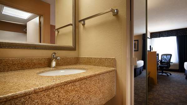  - SureStay Plus by Best Western Roanoke Rapids - I-95, Exit 171