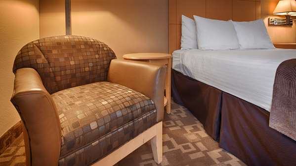  - SureStay Plus by Best Western Roanoke Rapids - I-95, Exit 171