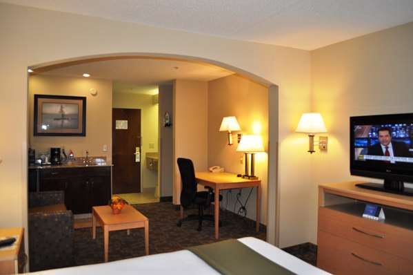 Suite - SureStay Plus by Best Western Roanoke Rapids - I-95, Exit 171