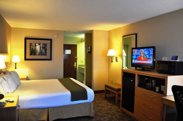  - SureStay Plus by Best Western Roanoke Rapids - I-95, Exit 171
