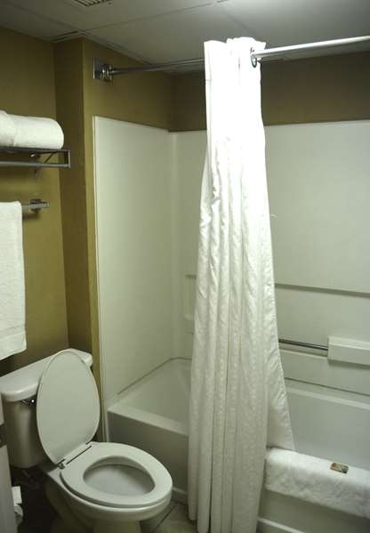  - SureStay Plus by Best Western Roanoke Rapids - I-95, Exit 171