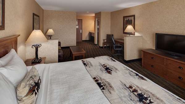  - Best Western Plus Kelly Inn & Suites Fargo - I-94, Exit 348