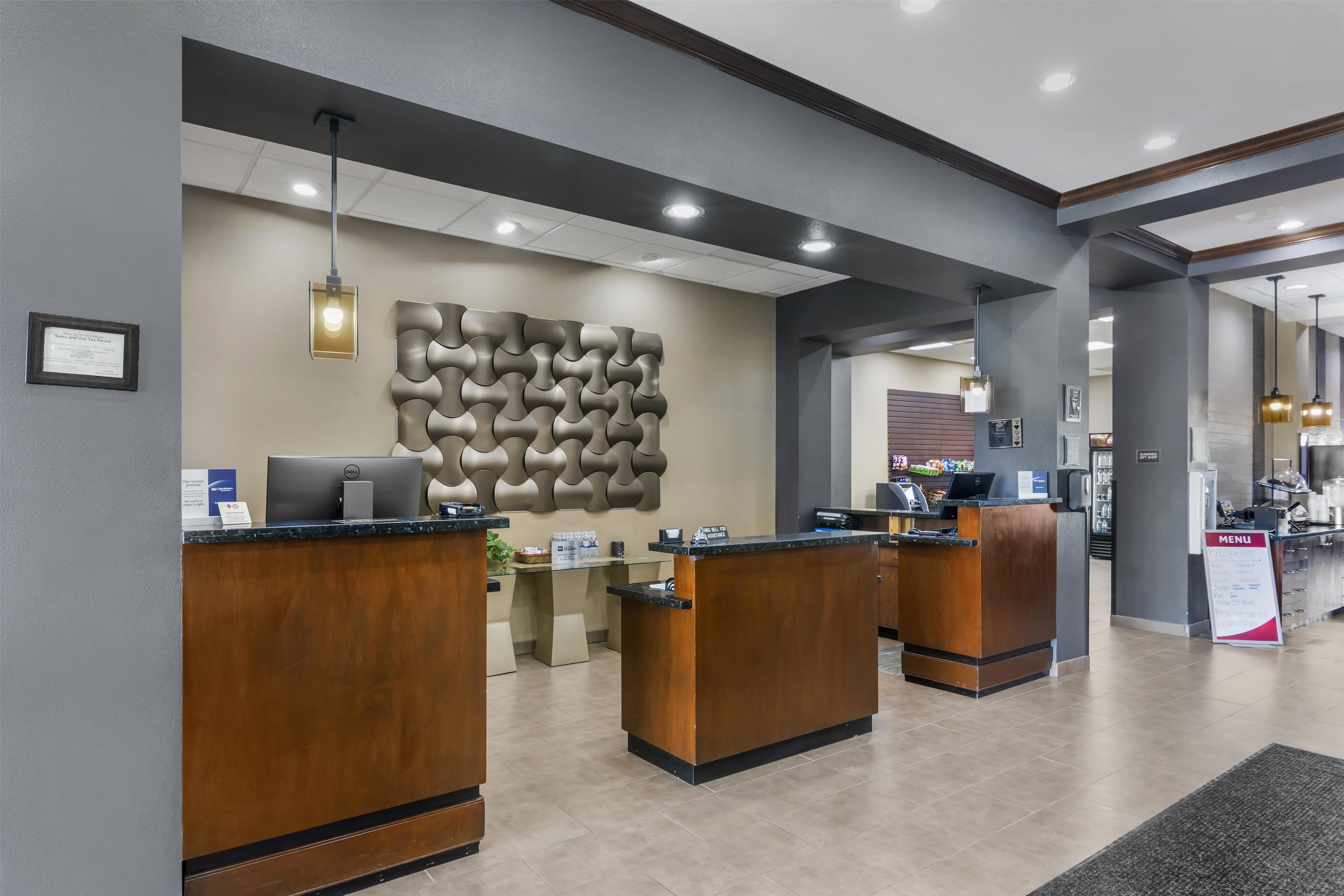 Lobby | Best Western Plus Williston Hotel & Suites