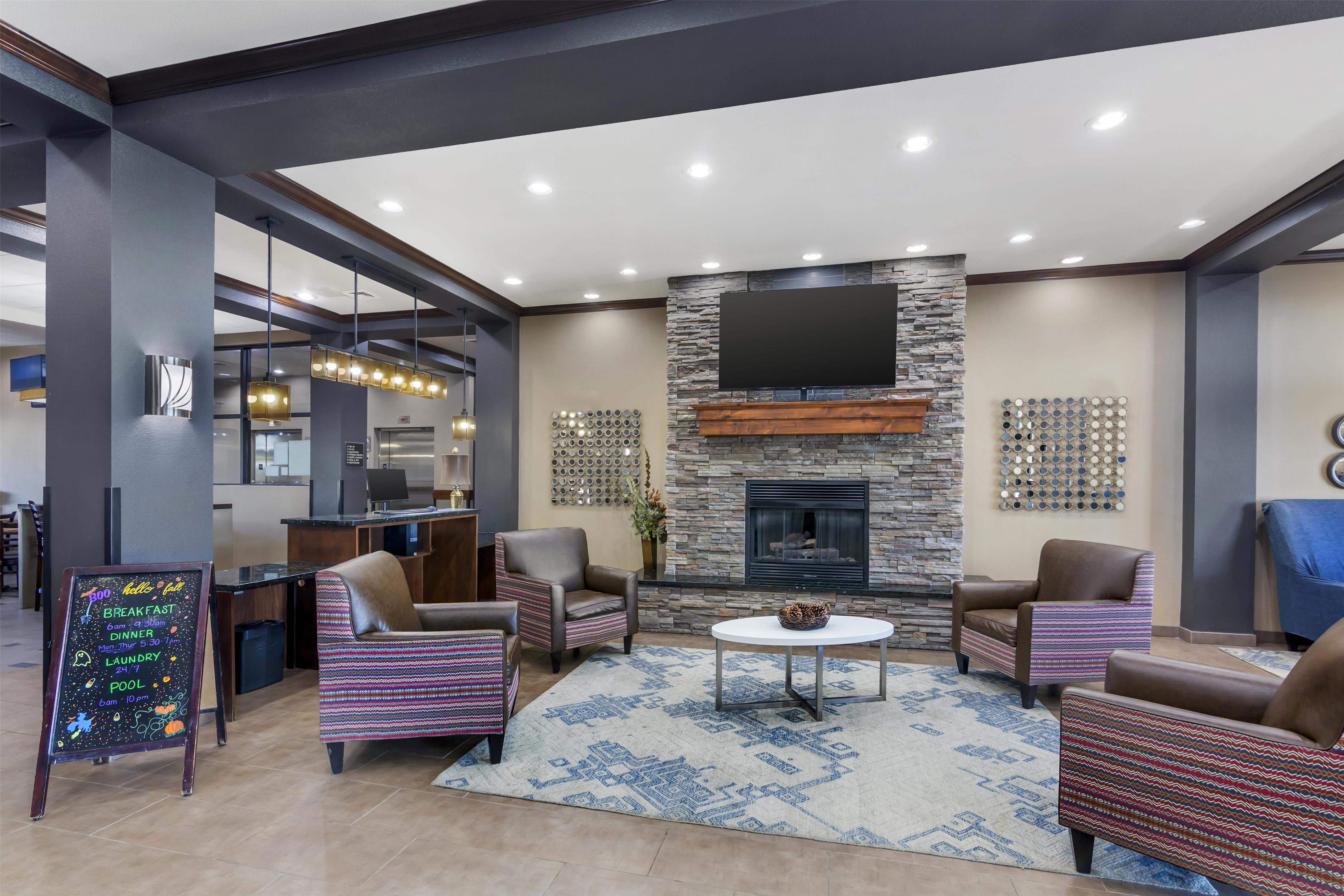 Lobby | Best Western Plus Williston Hotel & Suites