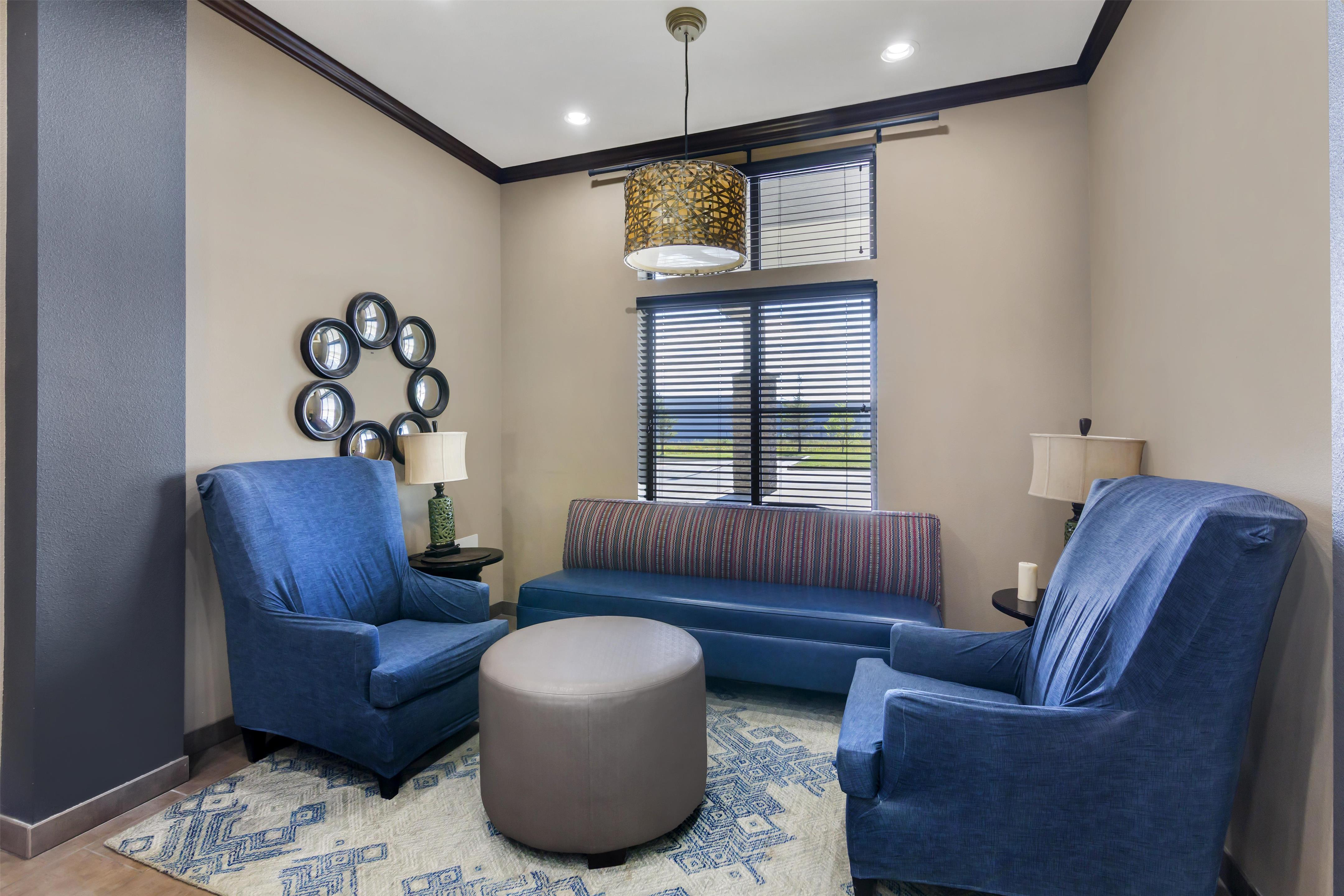 Lobby | Best Western Plus Williston Hotel & Suites