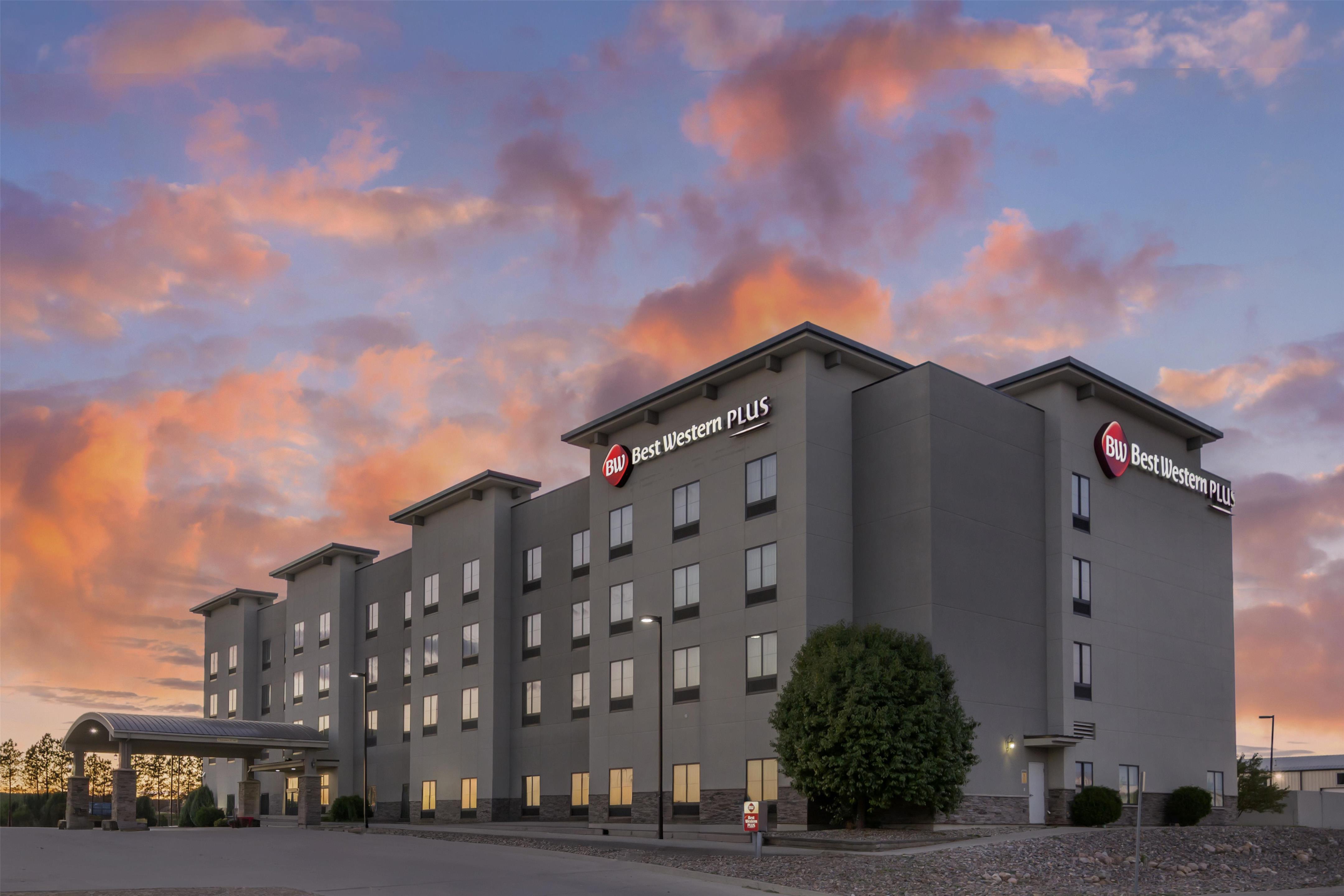Exterior | Best Western Plus Williston Hotel & Suites