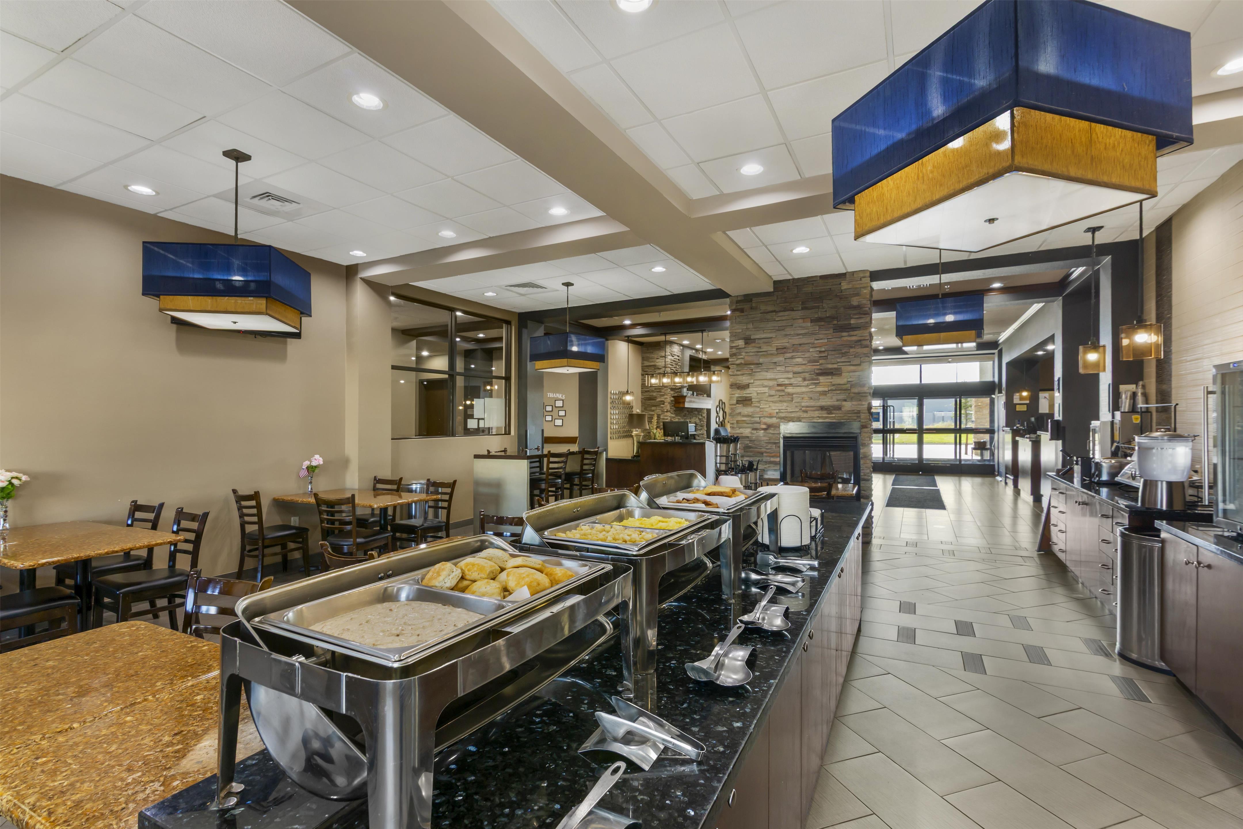 Breakfast Area | Best Western Plus Williston Hotel & Suites