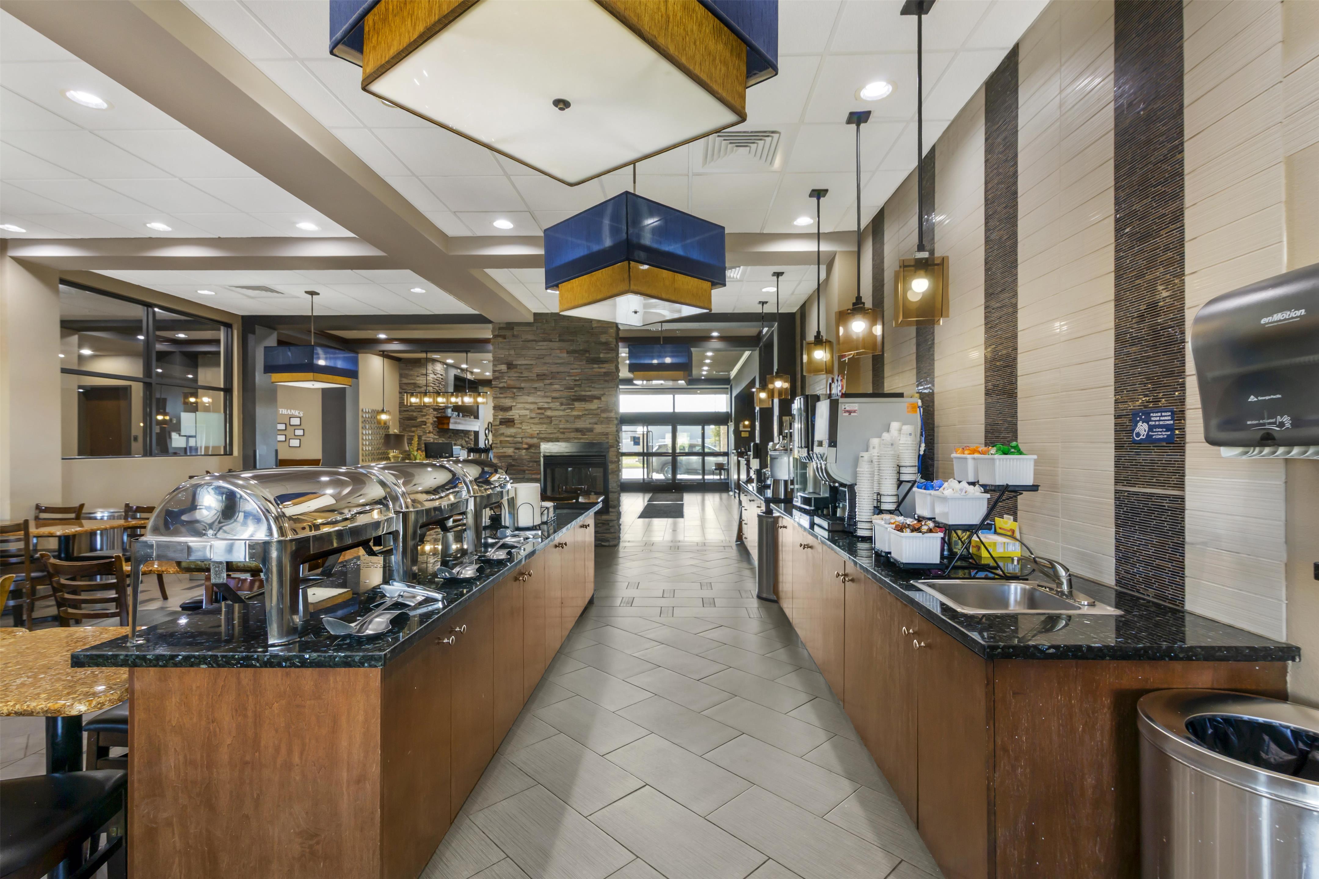 Breakfast Area | Best Western Plus Williston Hotel & Suites