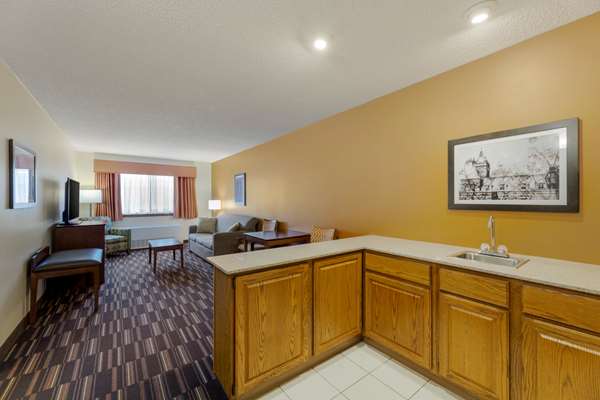 Suite - Best Western Hotel Falcon Plaza Bowling Green - I-75, Exit 181