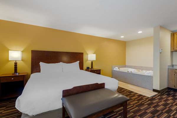 Suite - Best Western Hotel Falcon Plaza Bowling Green - I-75, Exit 181