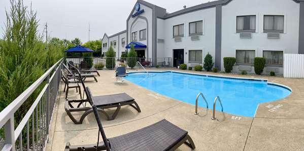 Pool - Best Western Hotel Port Clinton