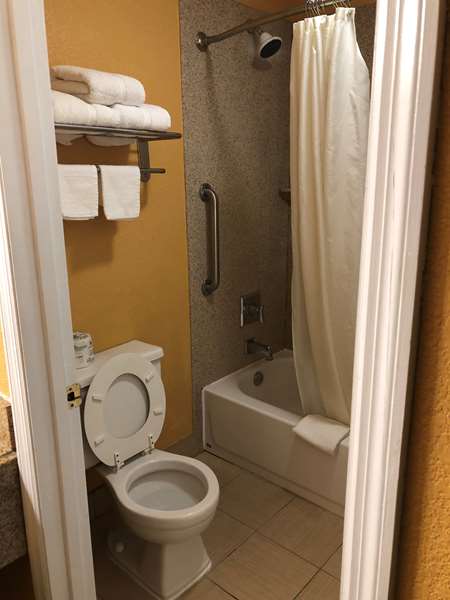  - Best Western Executive Inn Grove City - I-71, Exit 100