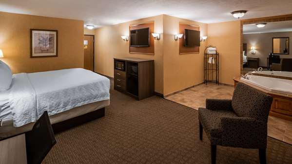 Suite - Best Western Plus North Canton Inn & Suites
