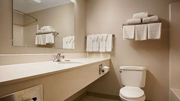  - Best Western Inn & Suites Airport Brook Park - I-71, Exit 237