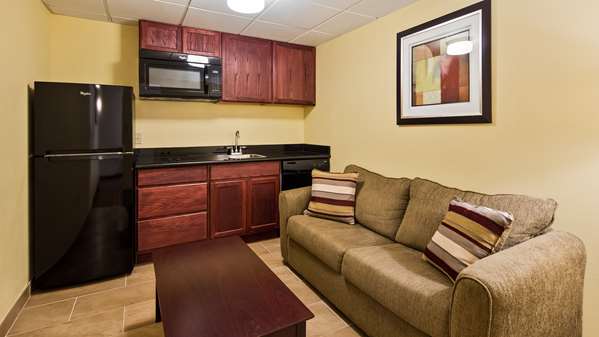  - Best Western Inn & Suites Airport Brook Park - I-71, Exit 237