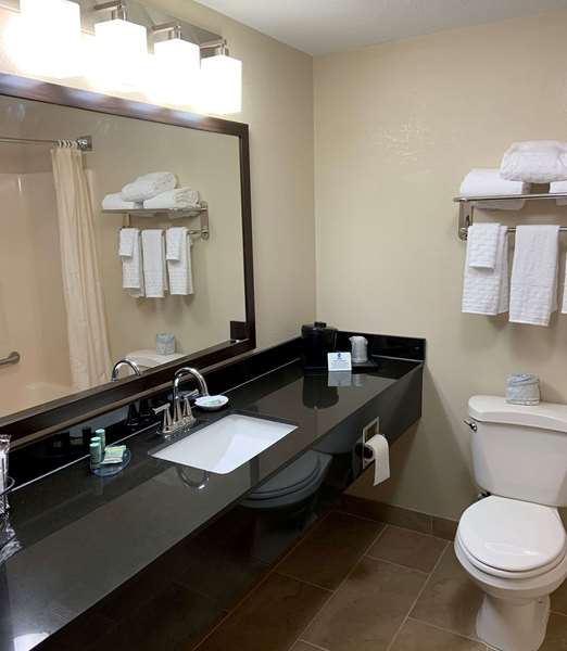  - Best Western Inn & Suites Airport Brook Park - I-71, Exit 237