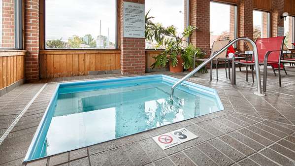 Pool - Best Western Hotel Norwalk