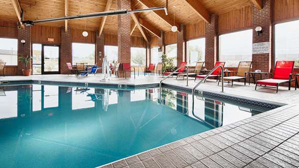 Pool - Best Western Hotel Norwalk