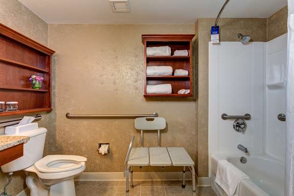  - Best Western Plus Lawnfield Inn & Suites Mentor