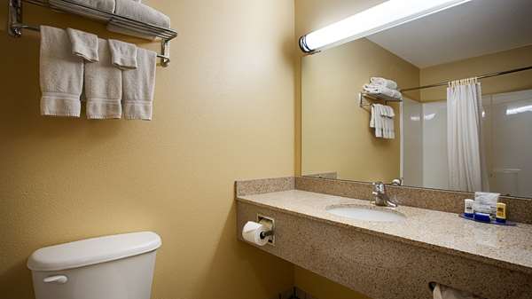  - Best Western Penn-Ohio Inn & Suites Hubbard - I-80, Exit 234