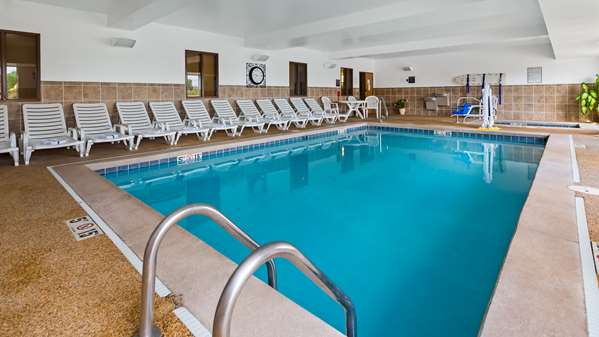 Pool - Best Western Penn-Ohio Inn & Suites Hubbard - I-80, Exit 234