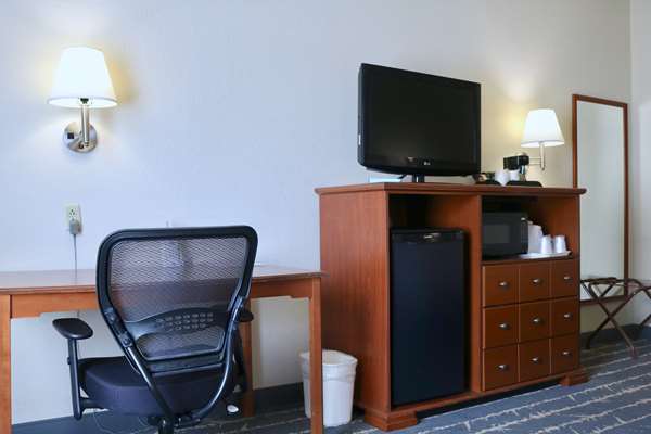  - Best Western Inn & Suites Fostoria