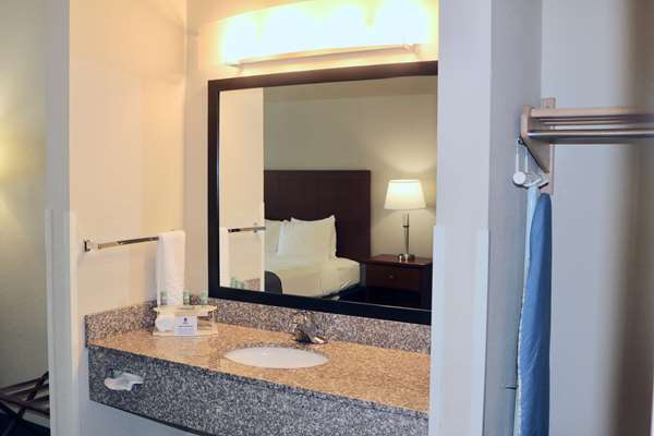  - Best Western Inn & Suites Fostoria