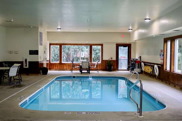 Pool - Best Western Inn & Suites Fostoria