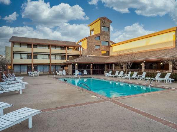 Pool - Best Western Plus Saddleback Inn Oklahoma City - I-40, Exit 145