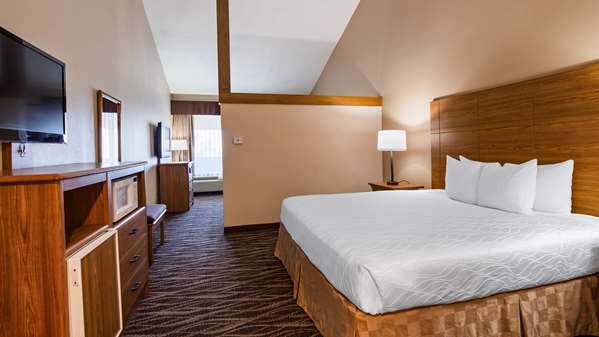  - Best Western Plus Saddleback Inn Oklahoma City - I-40, Exit 145